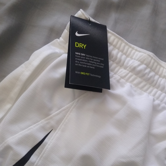 Nike men's shorts Nwt - Picture 3 of 4